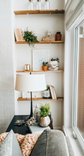 How to style living room shelves! Tips for shelf styling. Our Scandi-boho inspired house @theblushhome